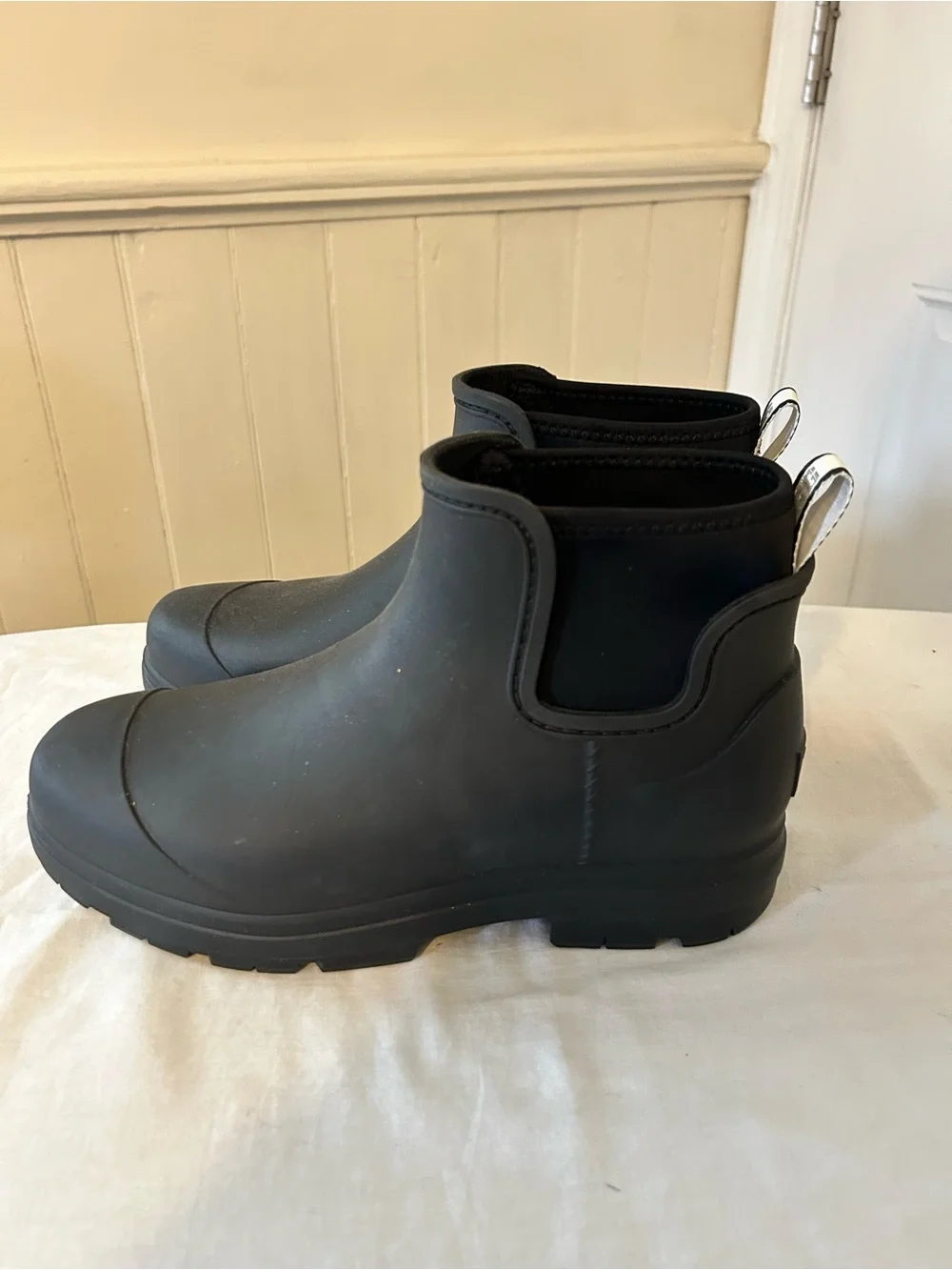 UGG droplet rain